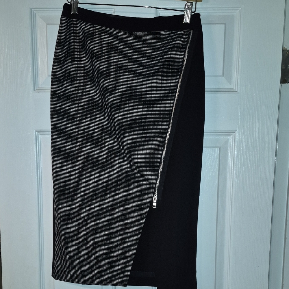 Worthington Black and White Pencil Skirt with Zipper Detail